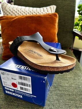 Birkenstock Gizeh Thong Sandal in Black and Brown